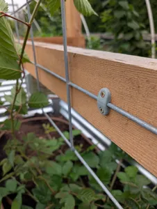 Retaining clip for 5.5mm rod or mesh panel