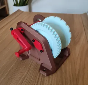 Small horizontal (bolt down) winch with 3:1 gear ratio.