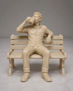 Männliche Figur auf einer Bank - Male figure on a bench
