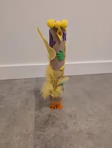 Chicken legs for toilet roll