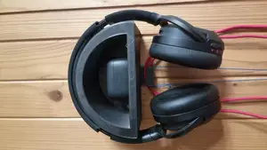 Headphones wall hanger with shelf