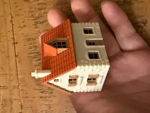 1:64 and N-Scale House Model