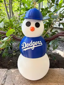Giant Snowman smooth body with no buttons