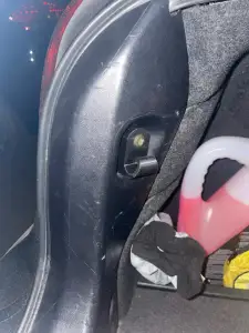 Toyota Avensis T25 boot hook