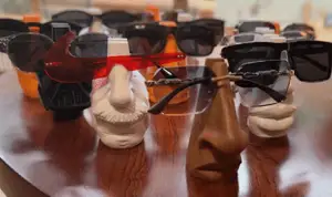 Glasses Holder Bust Collection - Famous Edition