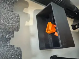 Magnetic box for small items