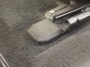 Cover for outer seat rails - Volvo V40