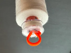 Sewing machine spool and bobbin clip V2 L with thread clip - Nähmaschinenspule und Spulenhalter V2 L mit Fadenhalter