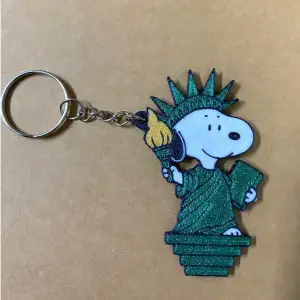 Snoopy keychain- Statue of Liberty