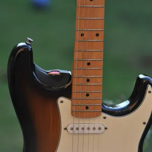 **Pick-Pocket** The Integrated Guitar Pick Holder