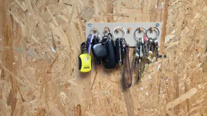 wall key holder with snap-in pegs