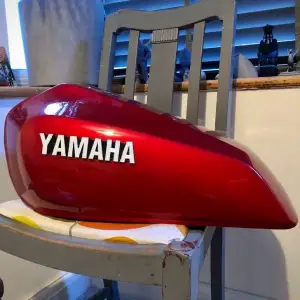 Emblema del depósito de combustible de motocicleta con el lo