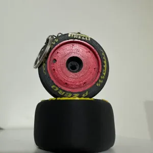 Llavero Neumáticos F1 2026 Pirelli - Set Compuestos SOFT/MED