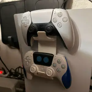 Playstation 5 holder for 2 controllers