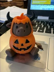 Pumpkin Highland Cow Straw Topepr