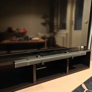 V2.1 Soundbar Ikea TV-Stand mount with an adjustable clamp