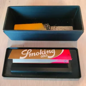 Rolling box with integrated tray