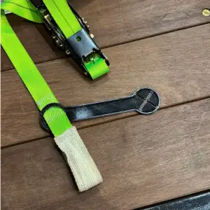 Ratchet strap hook keeper