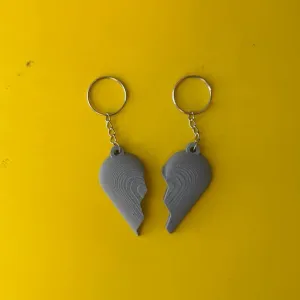 KEYCHAIN HEART BROKEN PARTS corazón SAn Valentin llavero