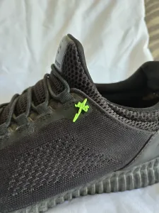 JESUS SHOE PENNANT