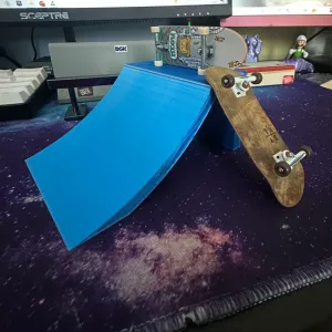 Finger Board Quarter Pipe