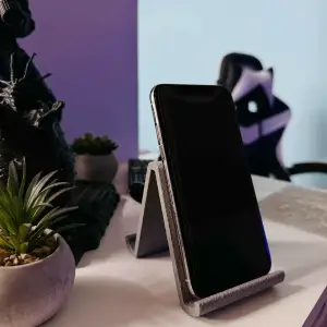 Jednoduchý držák pro telefon