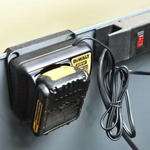 DeWALT DCB107 US General Charger Mount