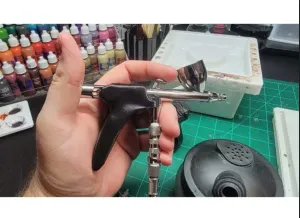 airbrush handed