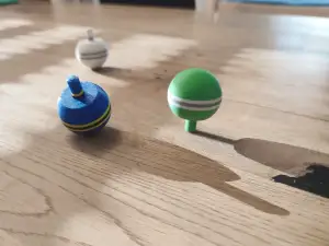 Standing Up Spinning Top - Tippe top