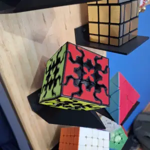 Minimal Rubik’s Cube Wall Mount – Puzzle Cube Display Holder
