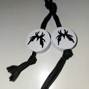 Dematus Hoodie Bead