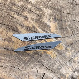 Suzuki S.Cross emblem