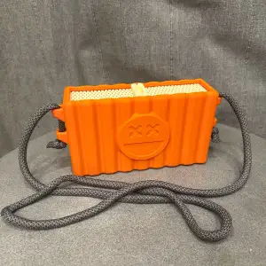 Modern Bag with Flexible Retractable Lid