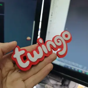 “Emblema 3D Twingo – Logo Personalizado” 🚗✨