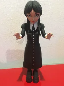 GOTHIC GIRL -POSEABLE FIGURE