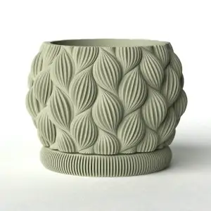 Planter with dripping tray