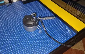 Airbrush pipe supports