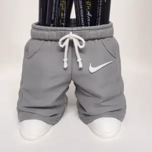 nike pants peen holder