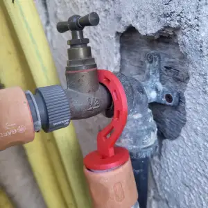 Quick Hose Connector Holder