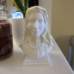 virgen bust