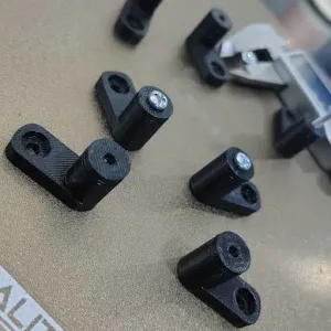 Pies de montaje de PCB tipo L "L-type PCB mounting feet"