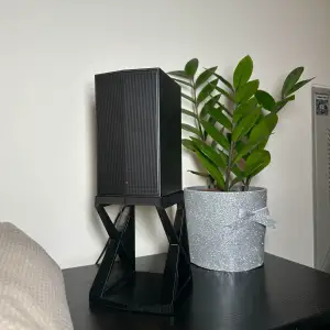 LG SPT8-SPK stand / riser