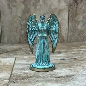 Weeping Angel claws out, Dr Who inspired