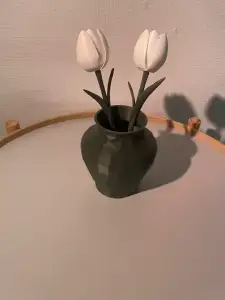 low poly vase