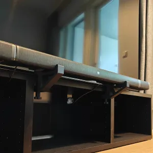 V1.1 Soundbar Ikea TV-Stand mount with an adjustable clamp