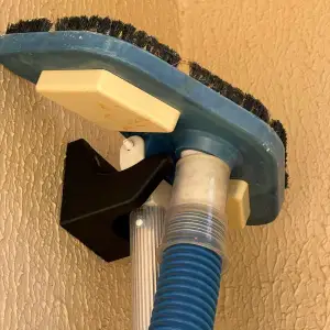 Suporte para aspirador de piscina