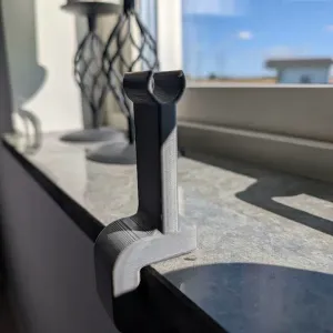 Roller blind holder