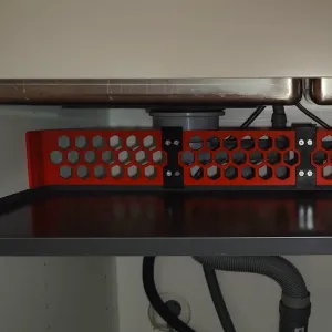 Stop things to fall back on the shelf.