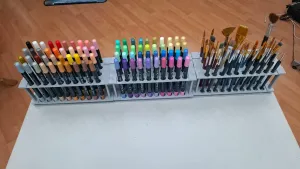 The Simplest & Most Practical 40-Slot Brush Holder