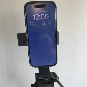Halterung für iPhone 16 Pro auf Fotostativ